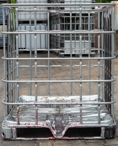 IBC konstrukce (klec) 1000 L – paleta plastová (kvalita 2)