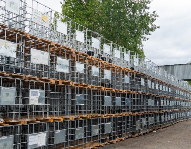 IBC konstrukce (klec) 1000 L – paleta dřevěná (kvalita 1)