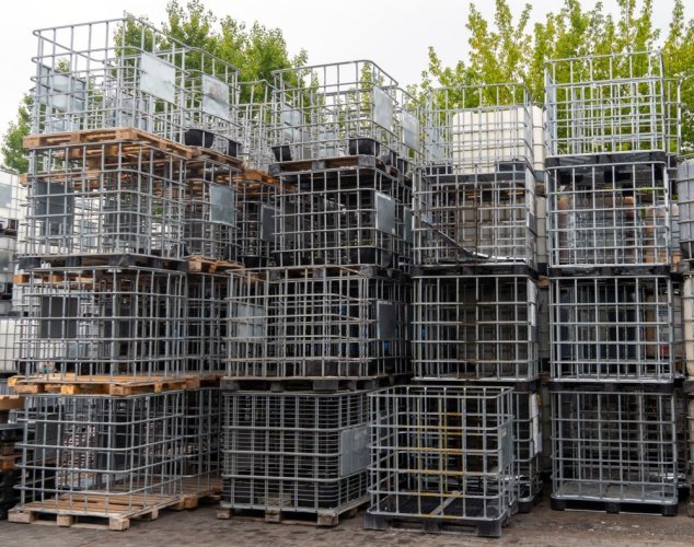 IBC konstrukce (klec) 1000 L – paleta plastová (kvalita 2)