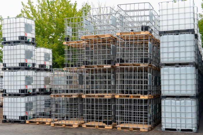 IBC konstrukce (klec) 1200 L – paleta dřevěná (kvalita 1)