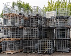 IBC konstrukce (klec) 1000 L – paleta plastová (kvalita 2)
