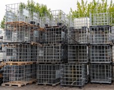 IBC konstrukce (klec) 1000 L – paleta plastová (kvalita 2)